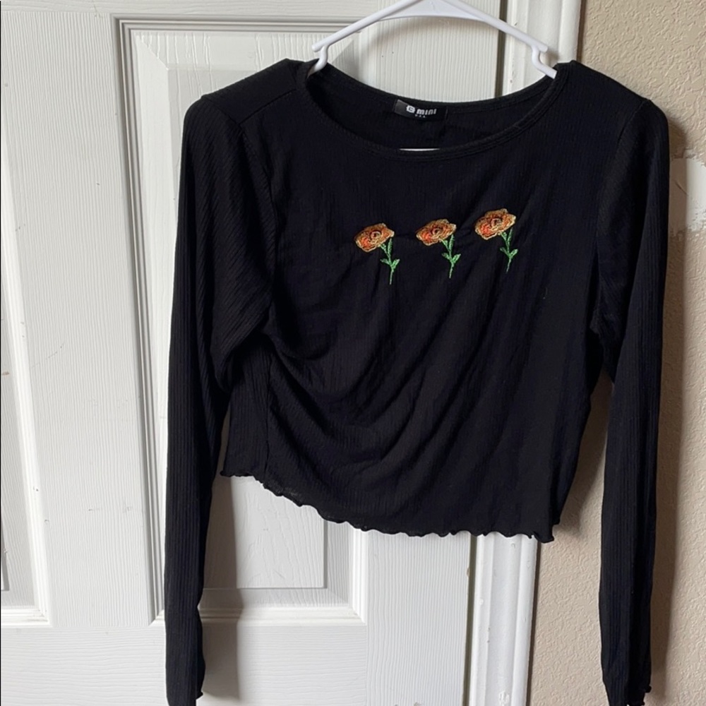 Black flower shirt 🖤